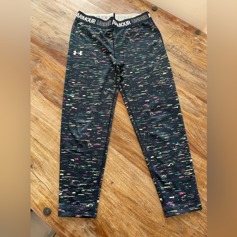 Under armour YXL girls  size 4 7/8th leggings
